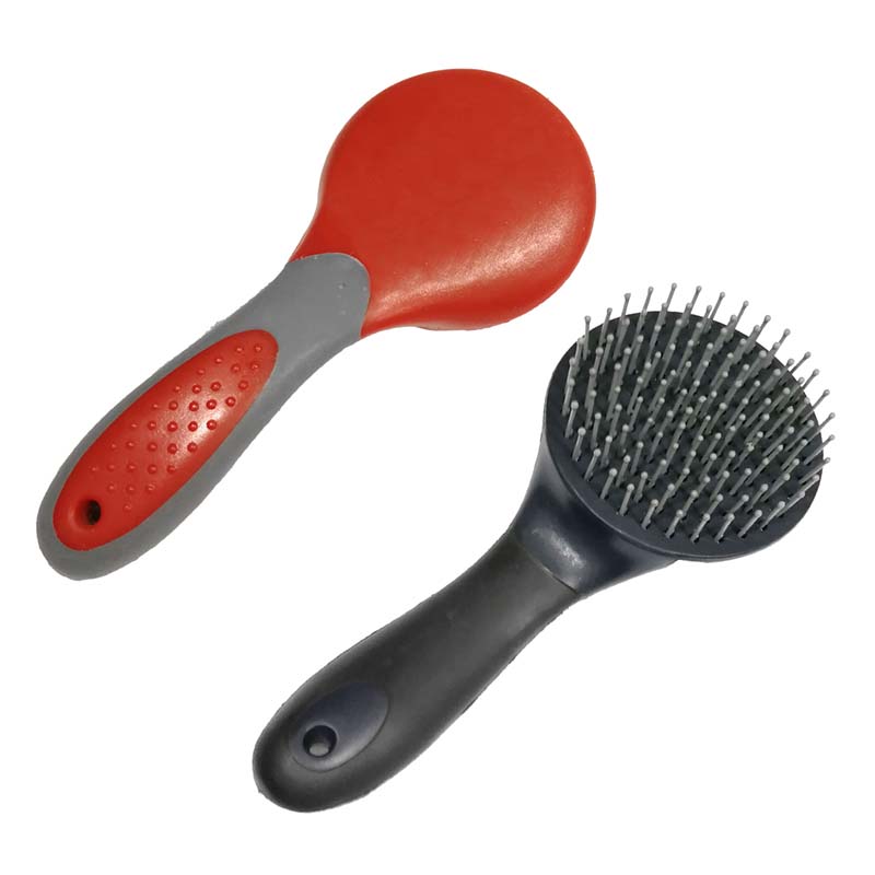 Tail and mane brush with ergonomic handle