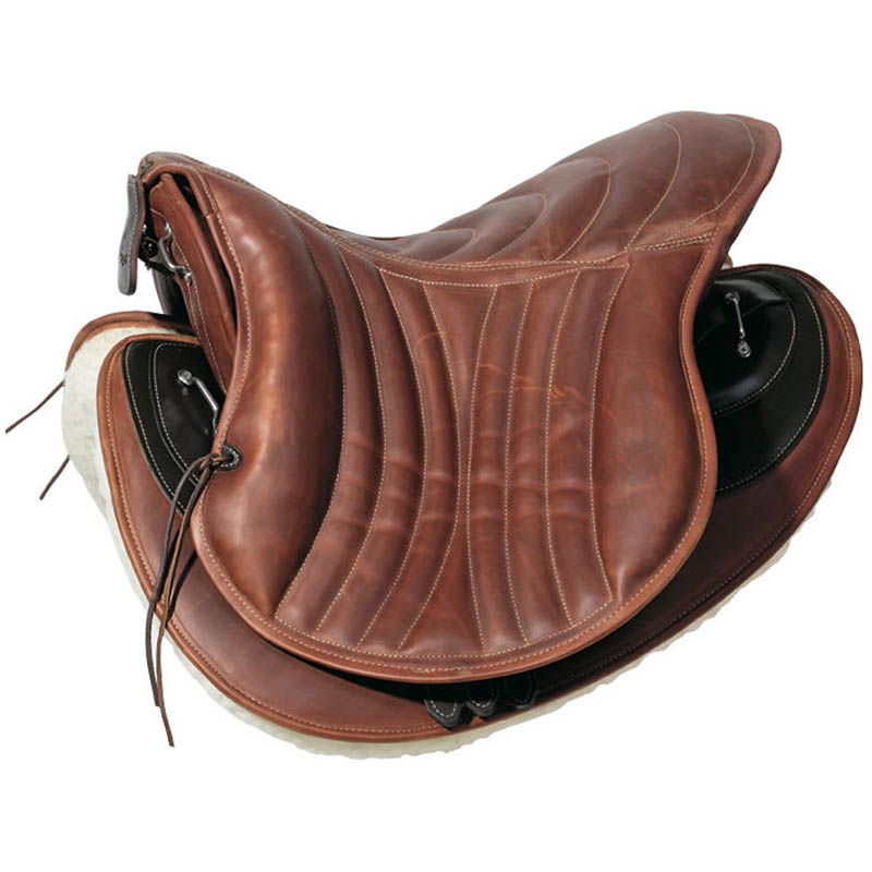 Maremma pioneer saddle for trekking with accessories