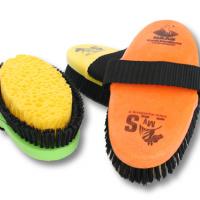 HAAS HORSE BRUSH WITH SYNTHETIC BRISTLES AND SPONGE 200x85 MM