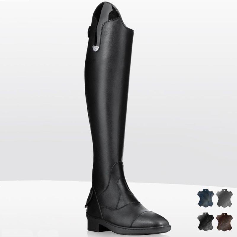 Boots pioneer in soft skin grained model ade